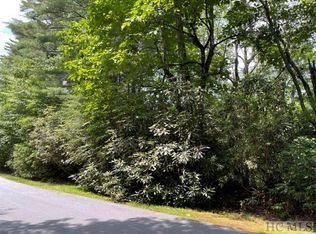 19 Holly Rd, Cashiers, NC 28774