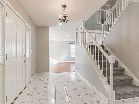 2nd image of 132 Warwick Dr