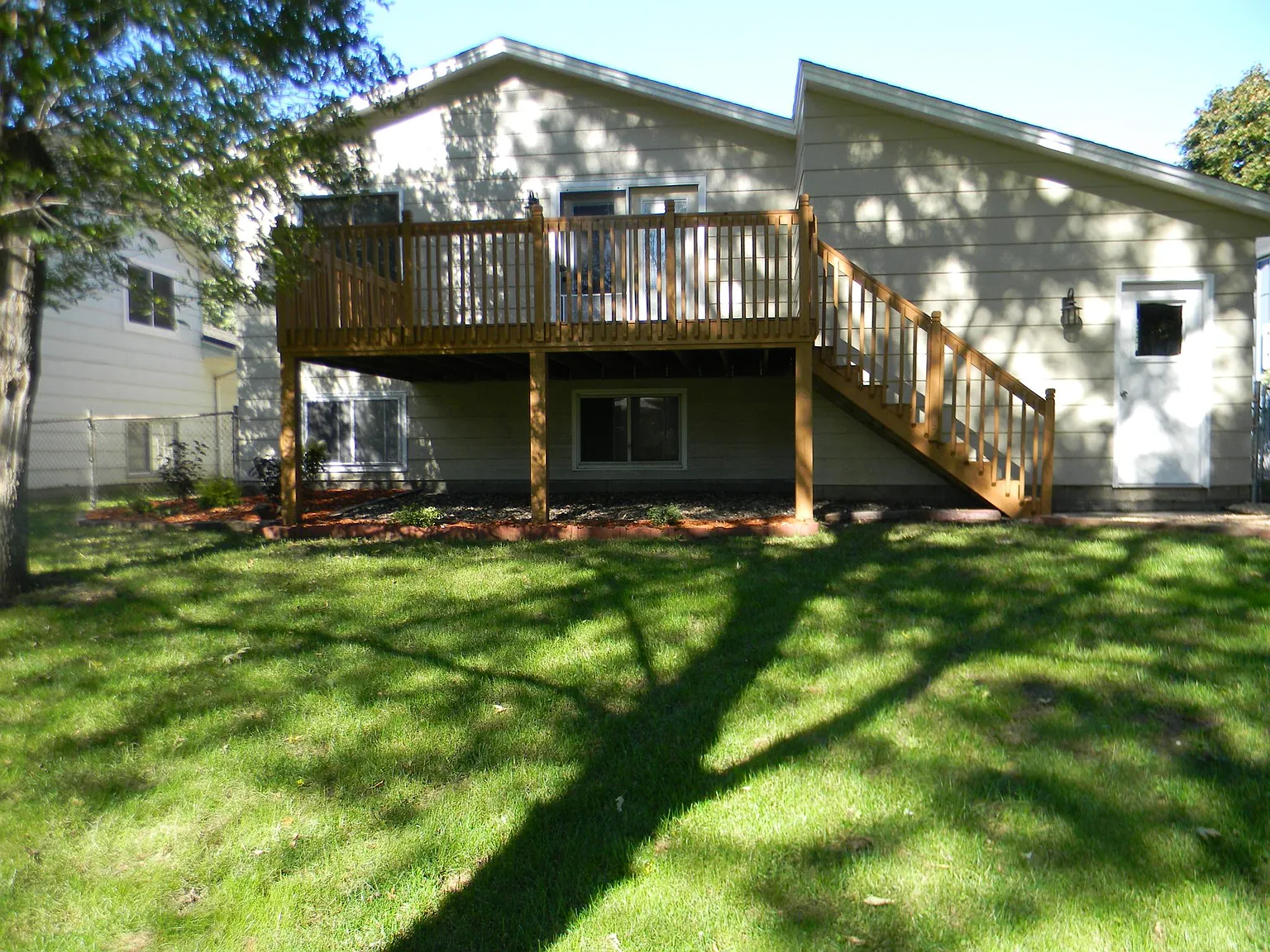 4 bed, 1800 sqft, $1,975 — Photo 2