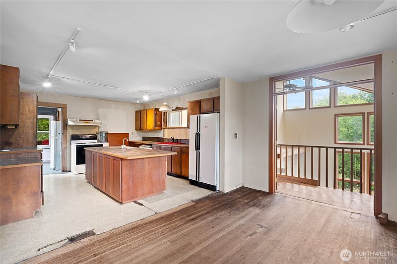 5th image of 15593 State Route 9