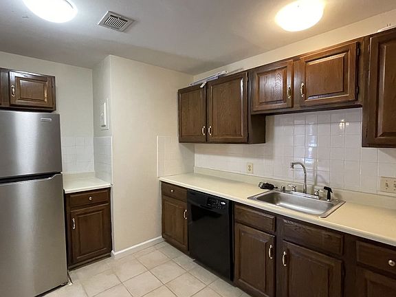 2nd image of 12701 Gordon Blvd APT 10