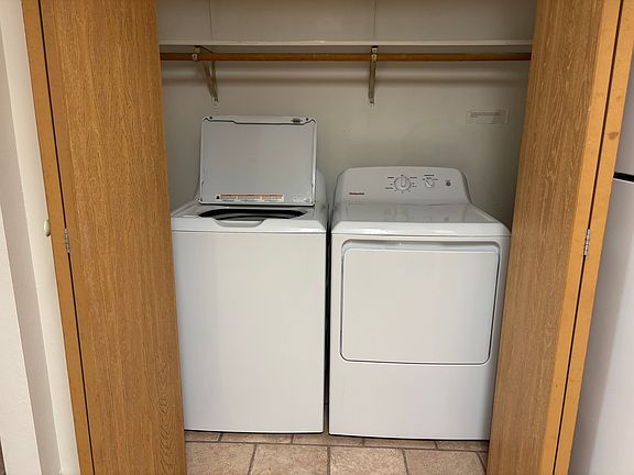 5th image of 425 8th Ave NE APT 2