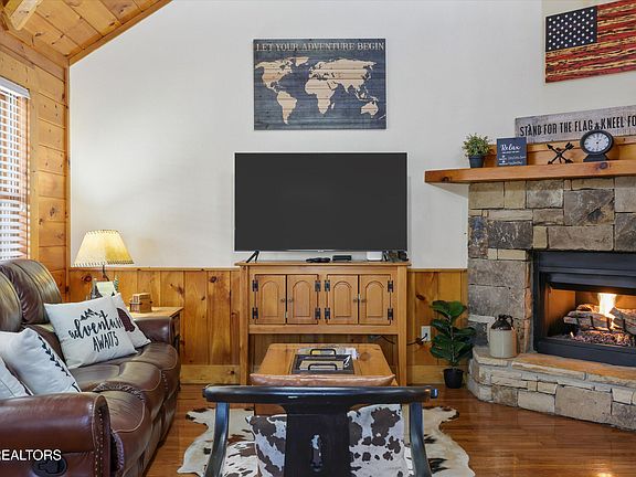 5th image of 427 Big Bear Way