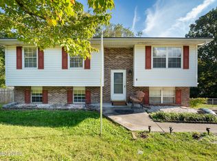 610 Red Bud Ln, Oliver Springs, TN 37840
