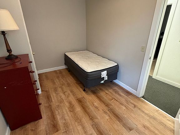 3rd image of 139 NW 14th St APT 5