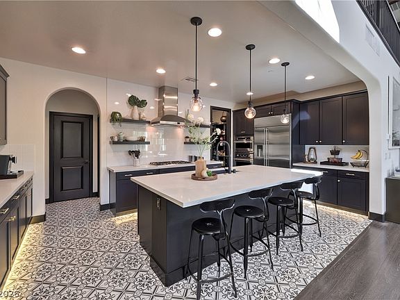 2nd image of 2119 Maderno St
