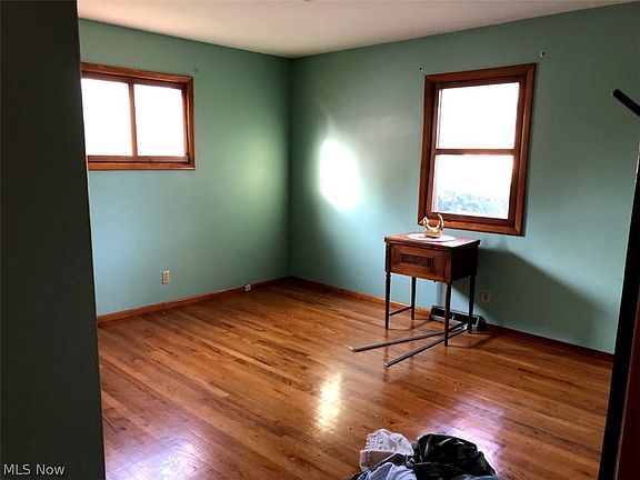 4th image of 18025 Broxton Dr