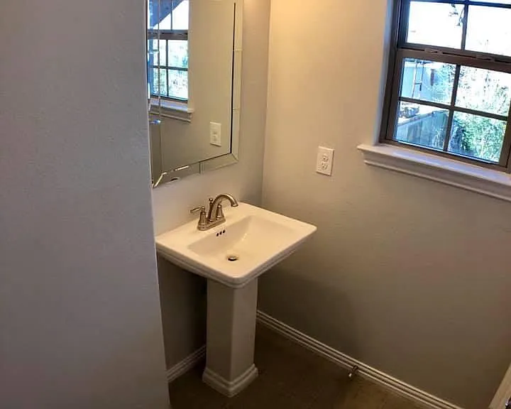 1536 N Broughton St — Photo 2