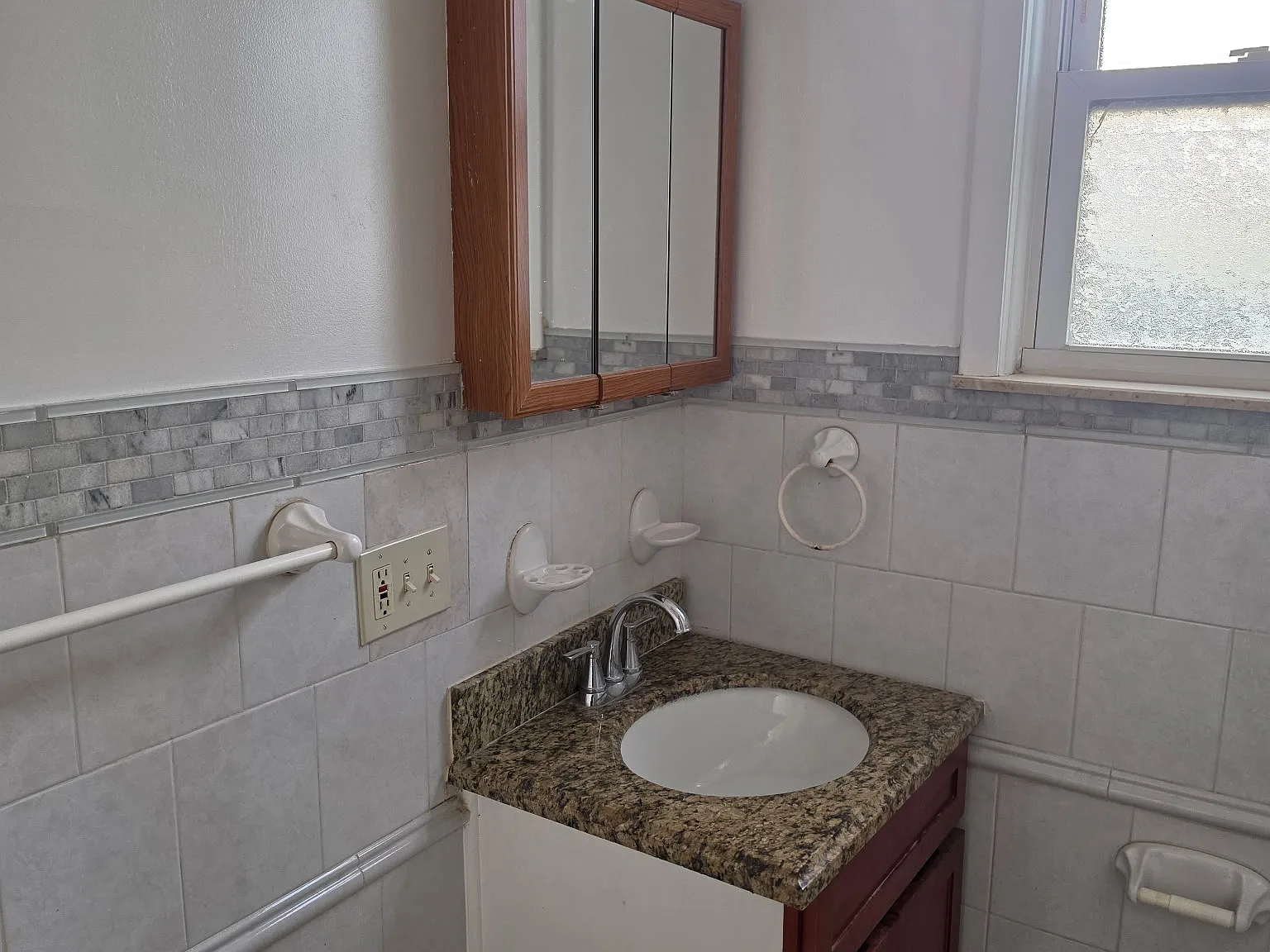 3 bed, 1000 sqft, $2,350 — Photo 2