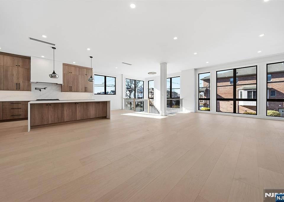 1st image of 117 Henry St