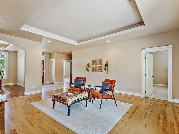 4th image of 150 Bellerive Dr