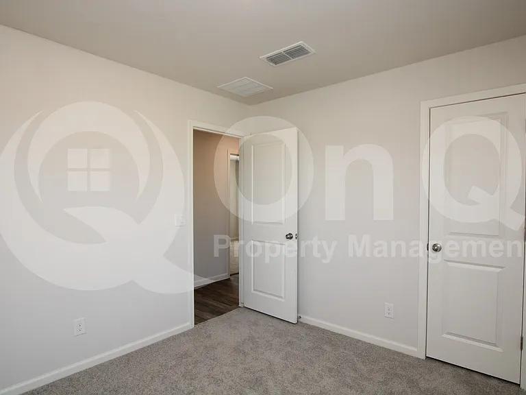 3750 N San Carlos Dr — Photo 8
