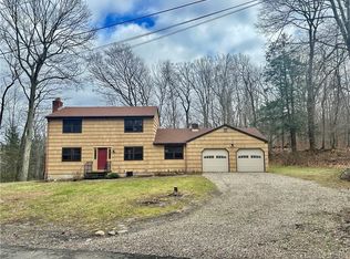 60 Taunton Lake Rd, Newtown, CT 06470