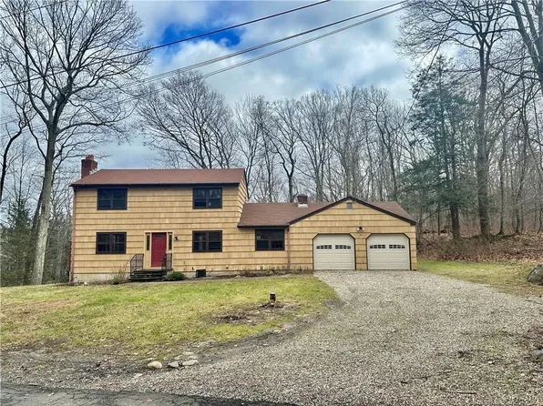 60 Taunton Lake Road, Newtown, CT 06470