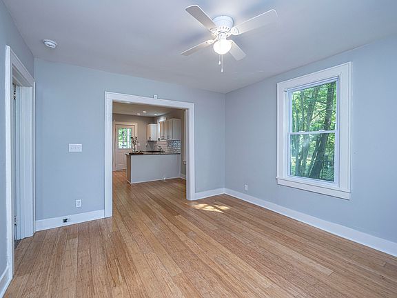 5th image of 2752 Houston St