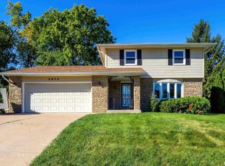 3972 Rolling Hills Dr, Bettendorf, IA 52722