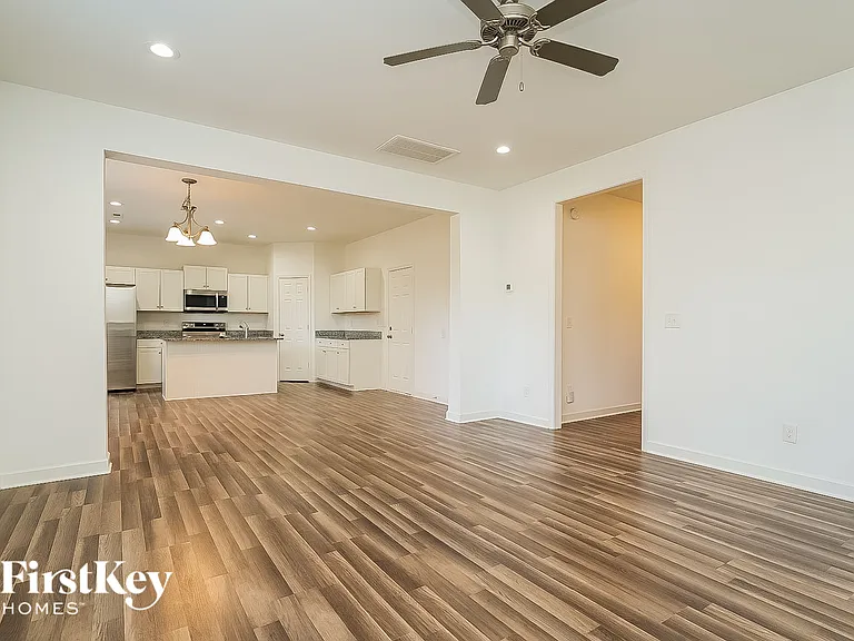 1816 Yarbrough Dr — Photo 4
