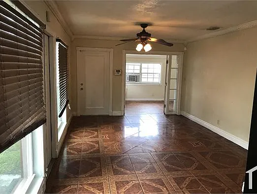 3250 NW 18th Pl — Photo 2