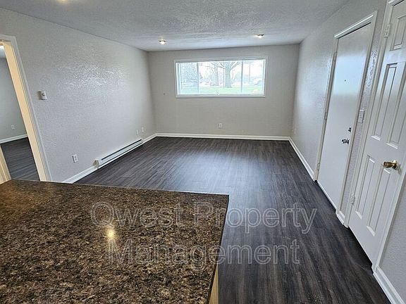 3rd image of 409 E Woodlawn Ave APT 8