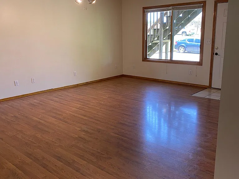 1205 E Grand Ave #I — Photo 3