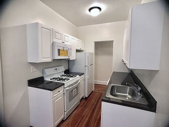5th image of 106 Pinehurst Ave APT A23