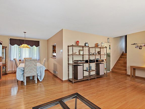 4th image of 665 Catalpa Ln