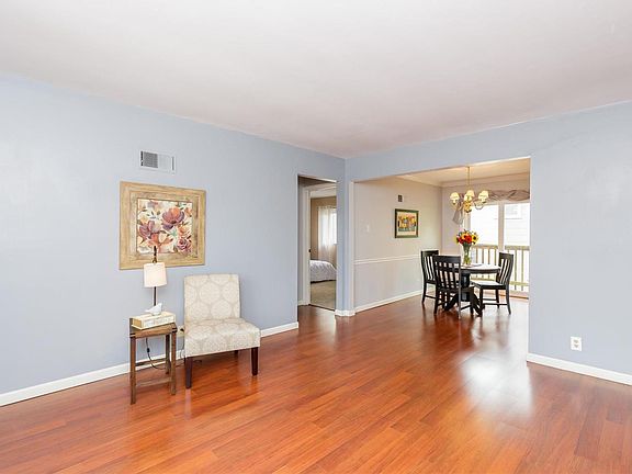 2nd image of 1041 N Clay Ave APT B3