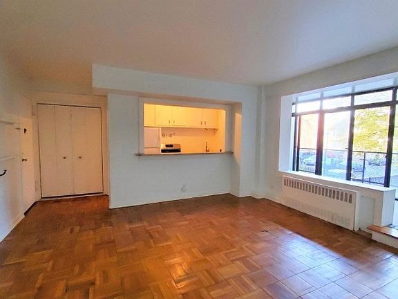 2nd image of 5 Roosevelt Pl APT 1J