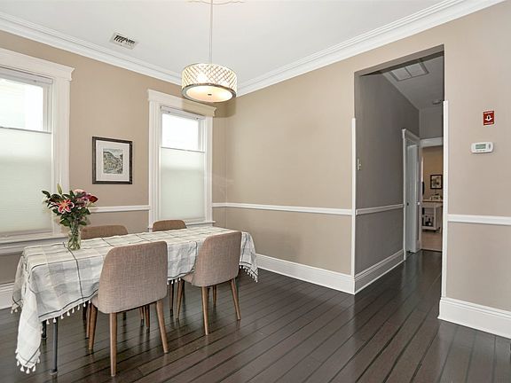 3rd image of 122 Oak St #2