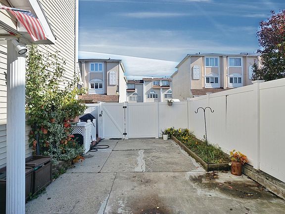 4th image of 54 Sandywood Ln