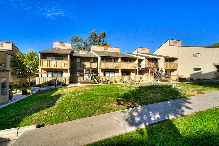 Highlander Park Apartments — Photo 4