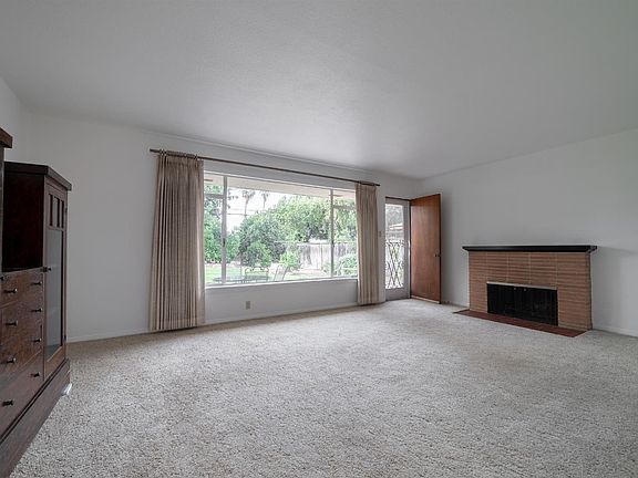 3rd image of 4551 E Cambridge Ave
