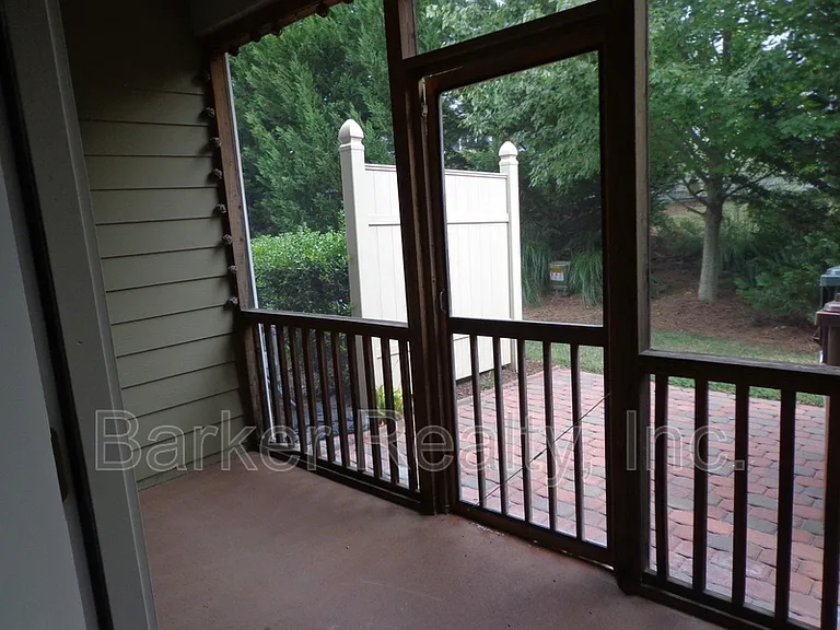 3018 Freeport Dr — Photo 8