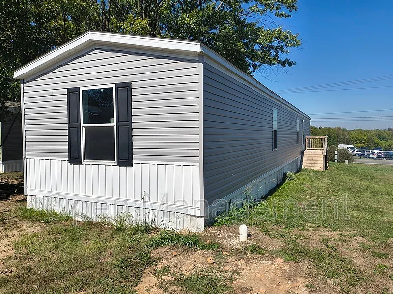 3 bed, 2.0 bath, 1216 sqft, $1,135 — Photo 1