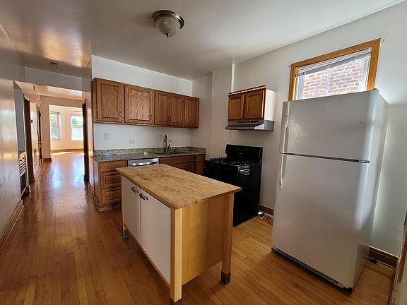 2nd image of 2844 N Sacramento Ave #2F