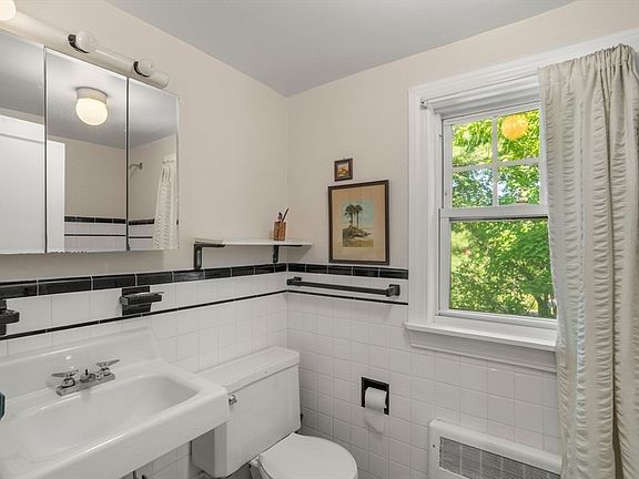 5th image of 29 Laurel St