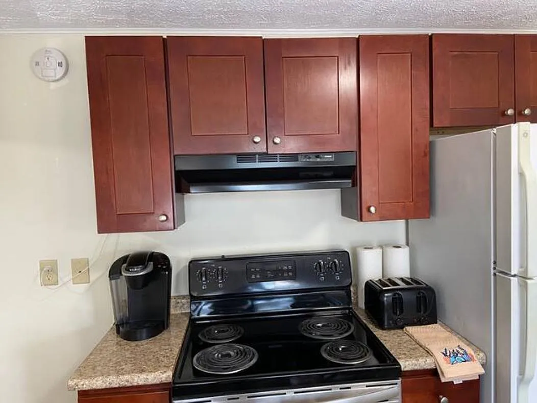 10 Hillcrest Ave — Photo 3
