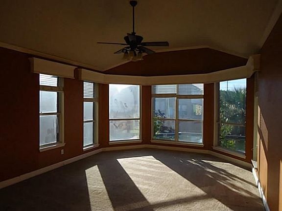 4th image of 1609 Skyline Dr