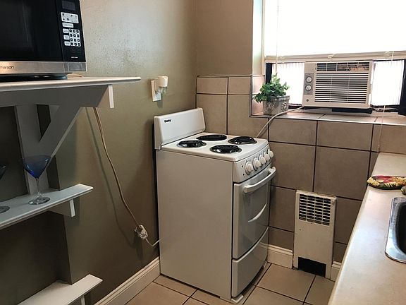 4th image of 3972 Parker Ave APT D