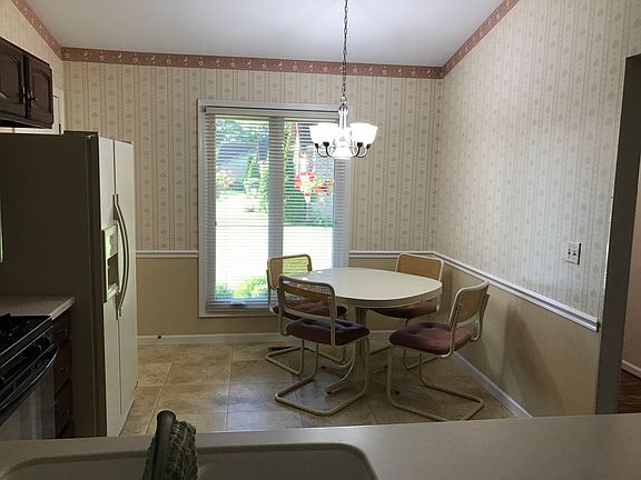 2nd image of 533 Victoria Ct