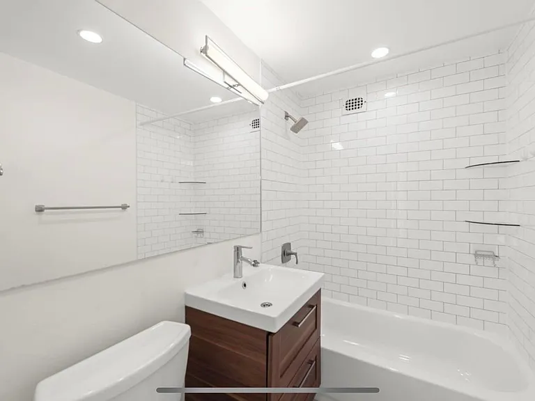 4401 Lee Hwy — Photo 1