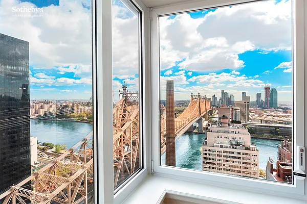 Sold by Sotheby's International Realty | media 14