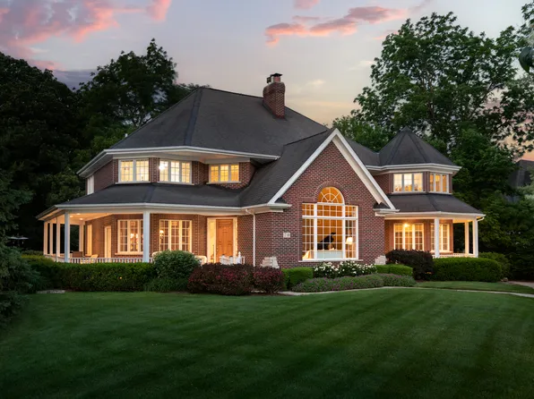 70 Forest Ave, Naperville, IL 60540