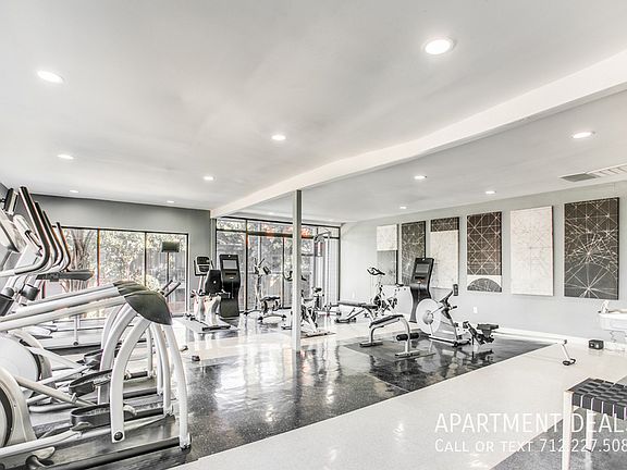 3rd image of 39 Beverly Hill St #1108