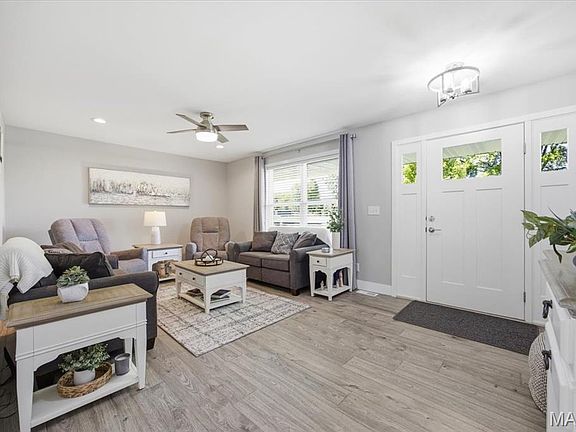 5th image of 82 W Lake Dr