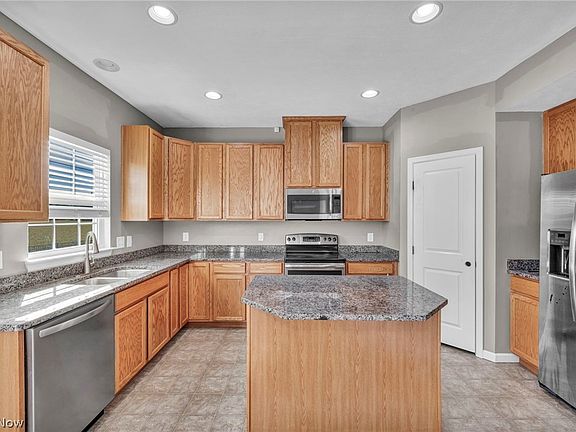 5th image of 9092 Stonegate Cir
