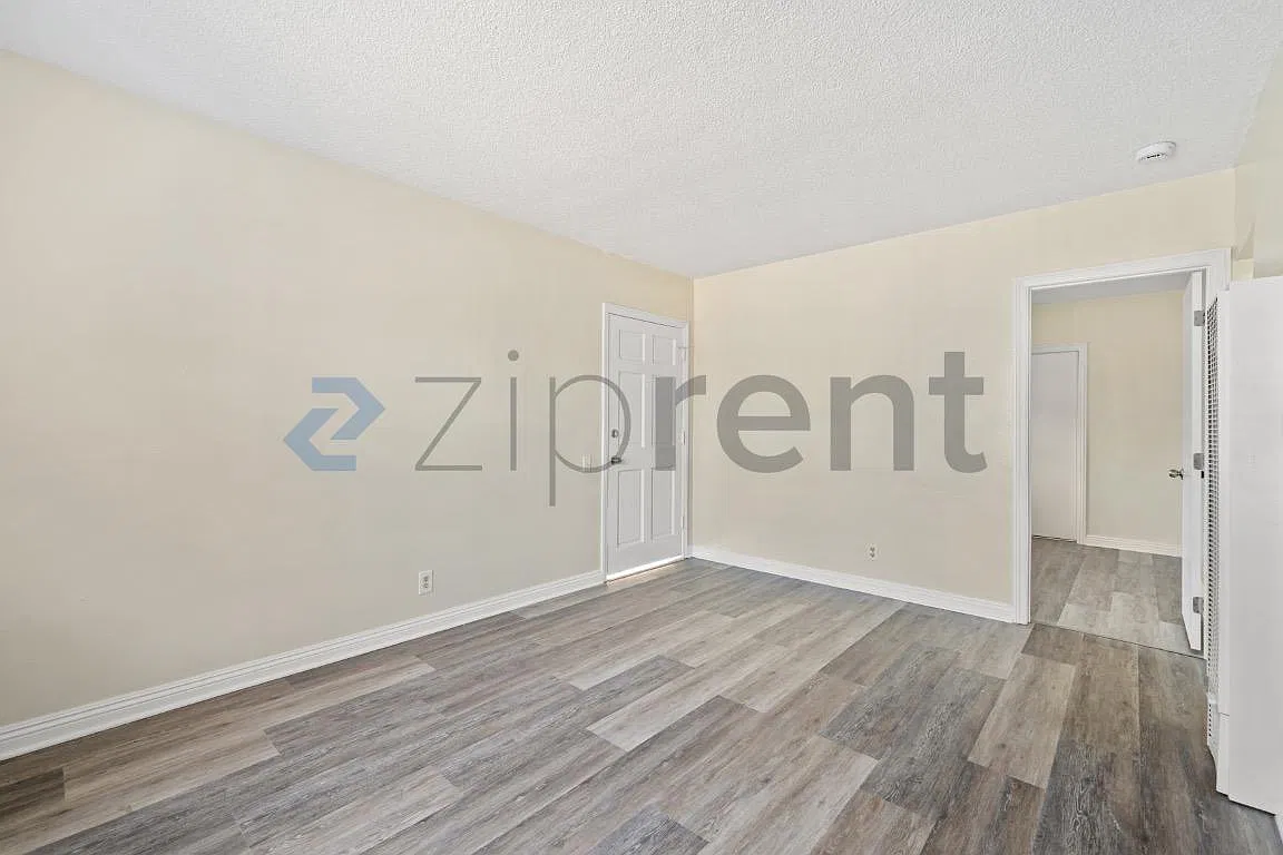 2 bed, 850 sqft, $2,800 — Photo 4