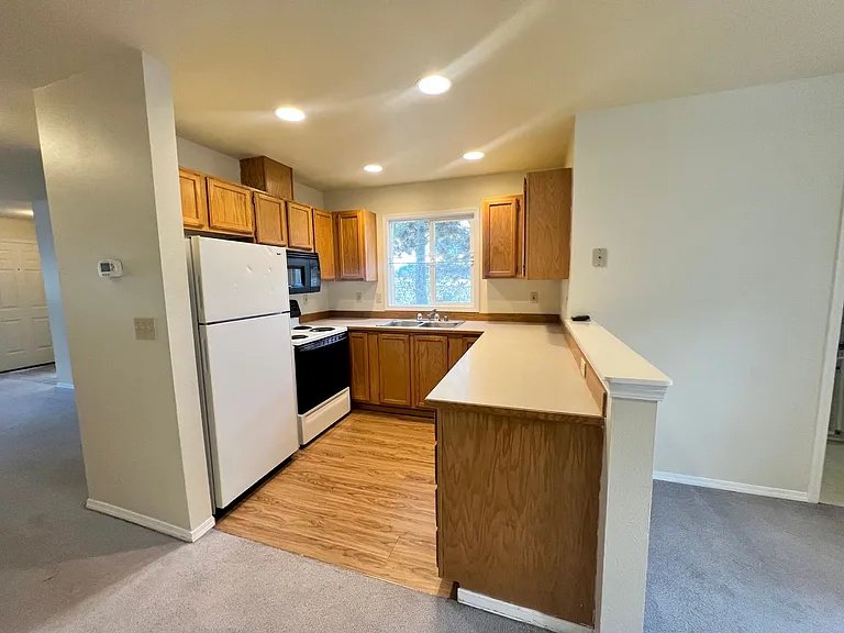 209 E 18th Ave #B28 — Photo 4
