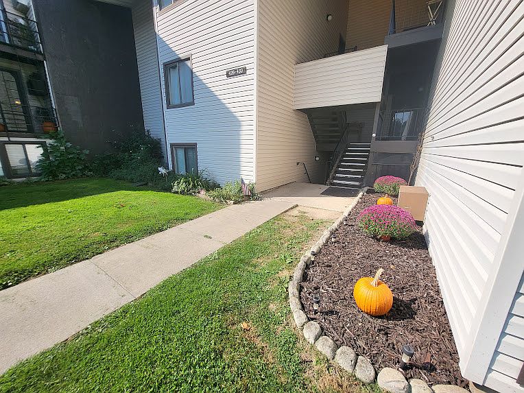 1st image of 426 Village Blvd N #1