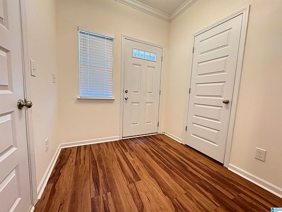 3rd image of 4821 Cove Ln
